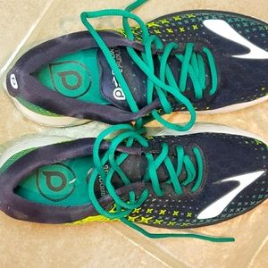 NWOT Brook pure flow 5 running shoes